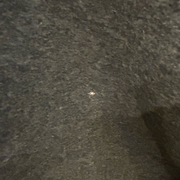 Burberry’s cashmere gray scarf with haymarket embroidered logo. - Picture 6 of 6